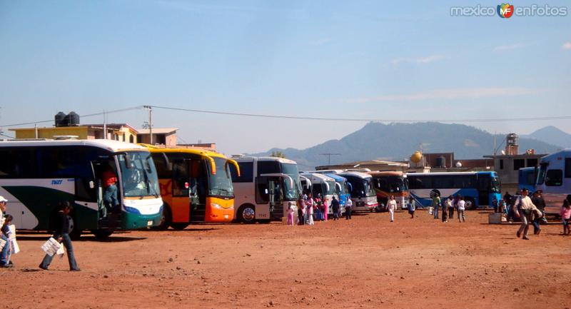 No deja de sorprender la cantidad de autobuses de turimo que acude cada fin de semana a Chignahuapan