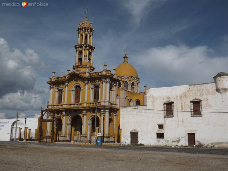 Original arquitectura de la parroquia de San Antonio Limón. Julio/2013