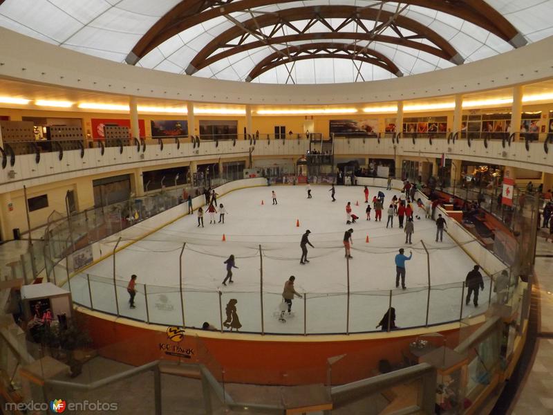 Pista de hielo en Plaza Milenium. Agosto/2013