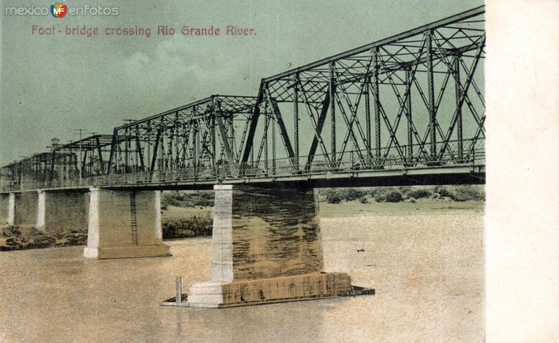 Puente peatonal de cruce internacional sobre el Río Bravo