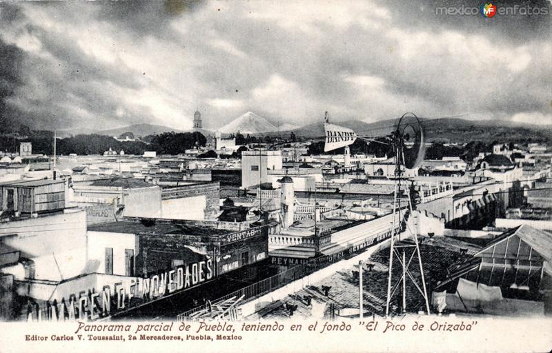 Vista panorámica de Puebla, con el Pico de Orizaba al fondo