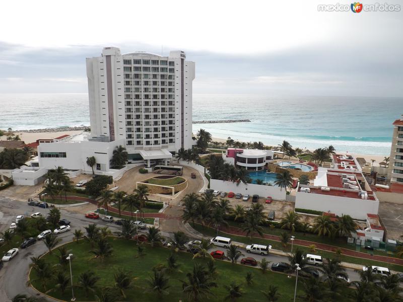 Amanecer en Punta Cancún. Noviembre/2013