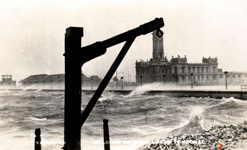 El Faro, durante época de temporal