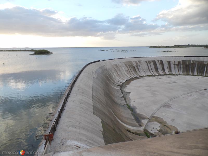 Presa Marte R. Gomez de Comales Tamaulipas