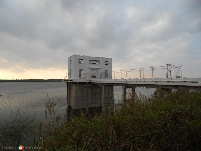 Presa Marte R. Gomez de Comales Tamaulipas