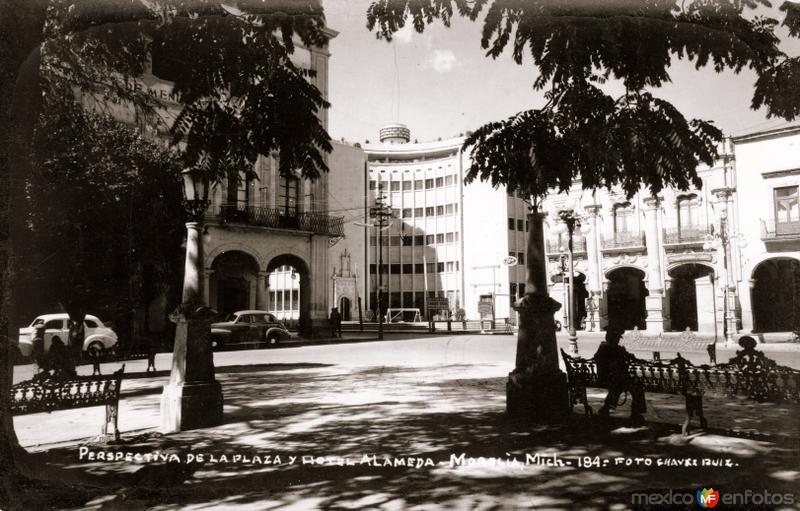 Vista de la Plaza y Hotel Alameda