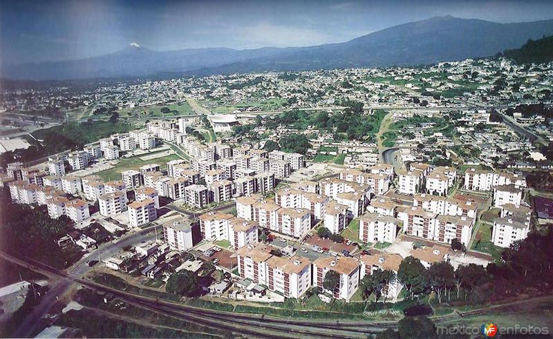 Vista aérea de la Unidad Habitacional "Jardines de Xalapa" a mediados de los años 80