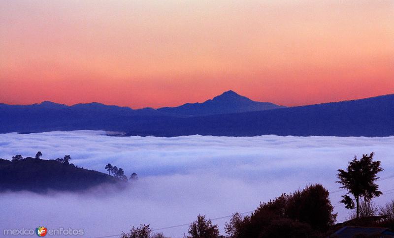 Vista desde un sitio cercano a Cuautelolulco. Al fondo el Volcán "La Malinche" en el vecino Estado de Tlaxcala