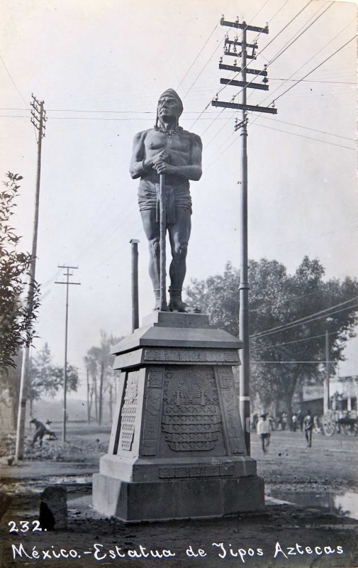 Estatua de los Indios Verdes Paseo de la Reforma