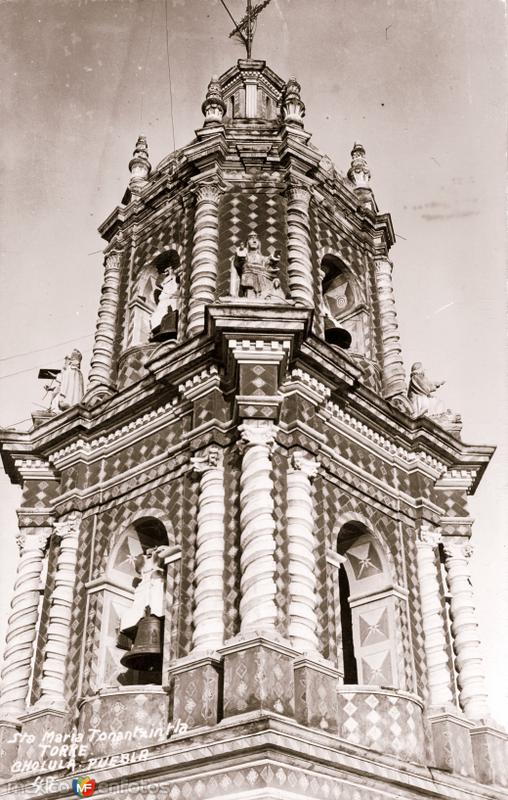 Campanario del templo de Santa María Tonantzintla