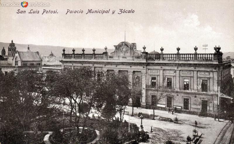 Palacio de Gobierno y Plaza de Armas