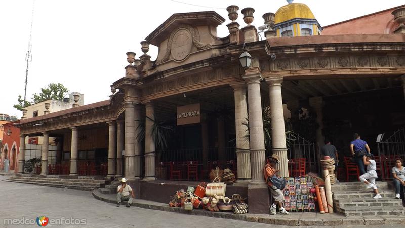 Mercado antigüo, hoy restaurantes típicos. Abril/2014