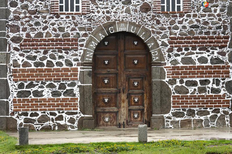 CALAPA: Portón de la iglesia