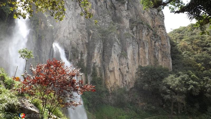 Cascadas de Quetzalapan formadas por el río Chignahuapan. Mayo/2014