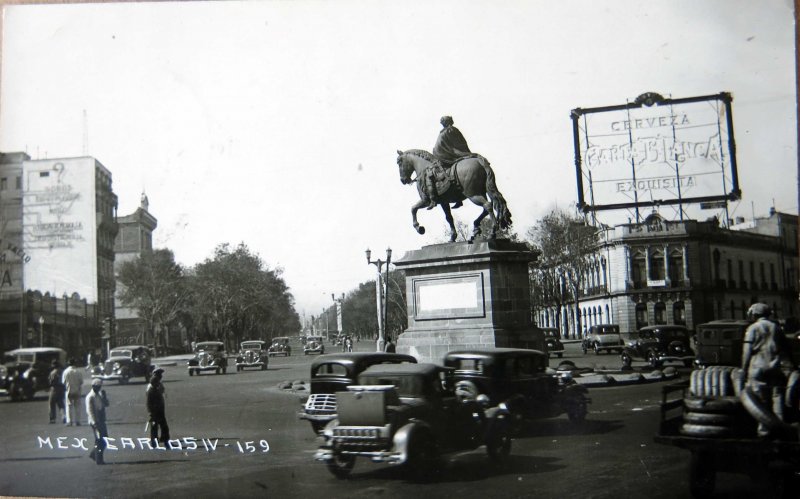 Paseo de la Reforma y estatua de carlos IV