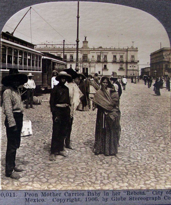 Mama cargando a su nino