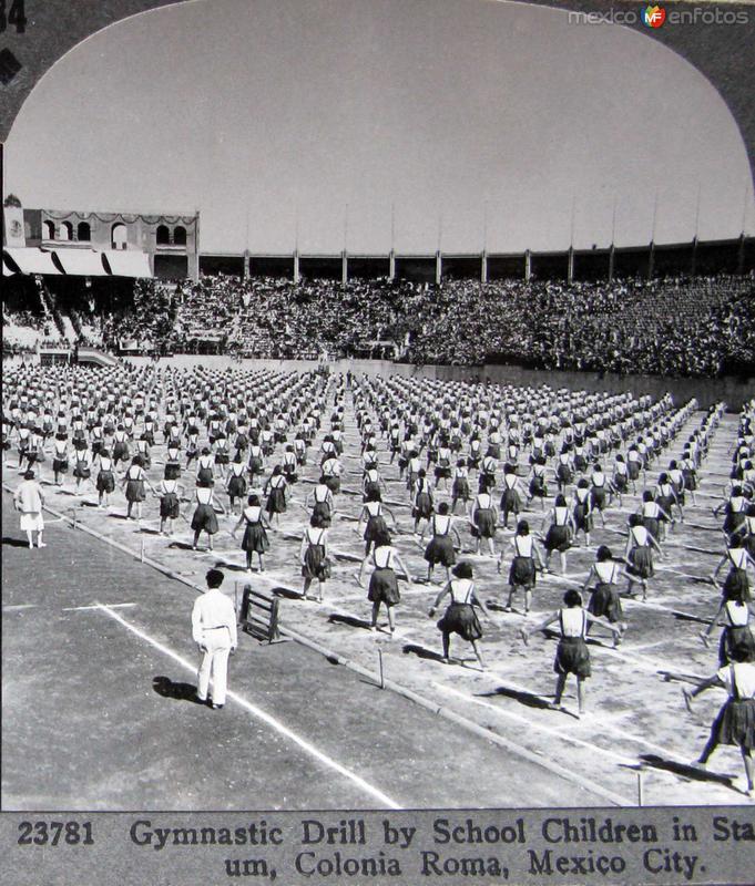 Gimnastas en una Escuela