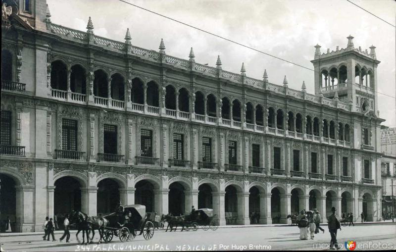 Edificio Municipal Por HUGO BREHME
