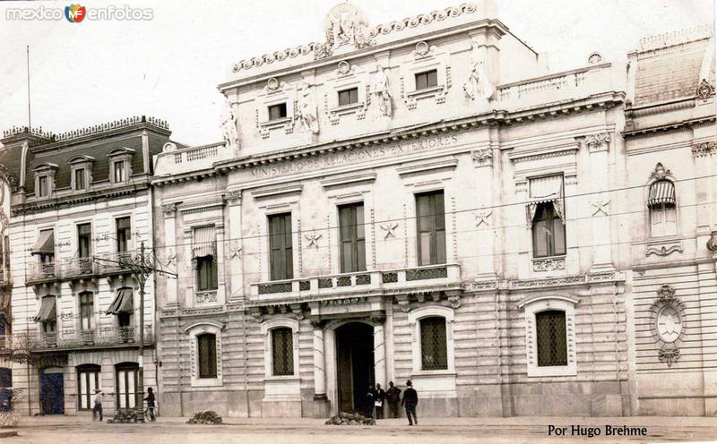 Edificio de Relaciones Exteriores por HUGO BREHME