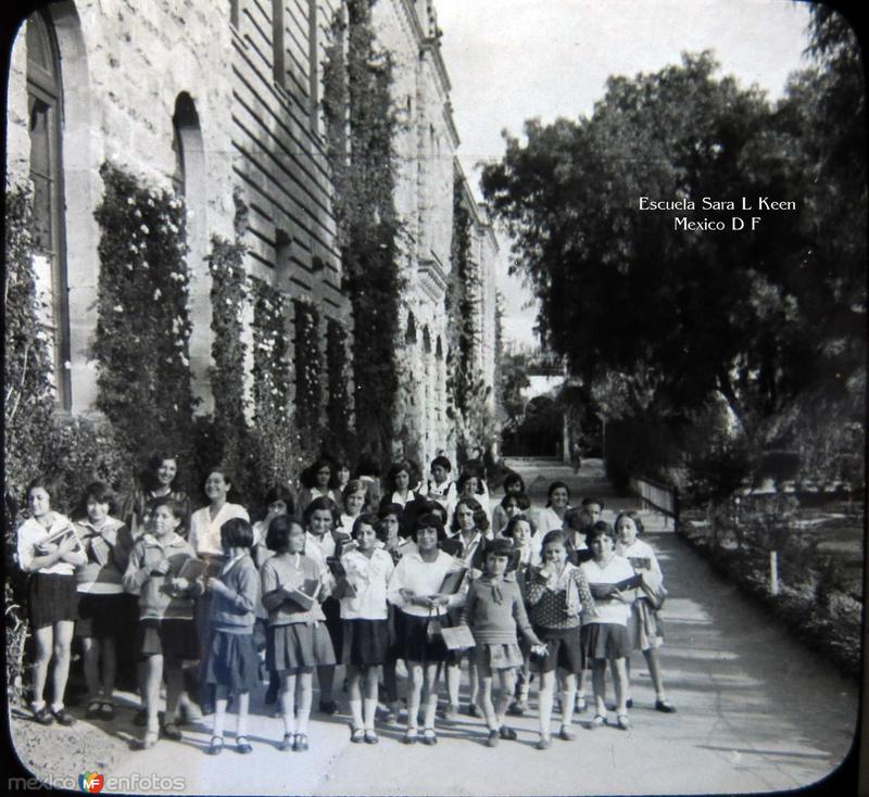 Alumnas de la escuela SARA L KEEN