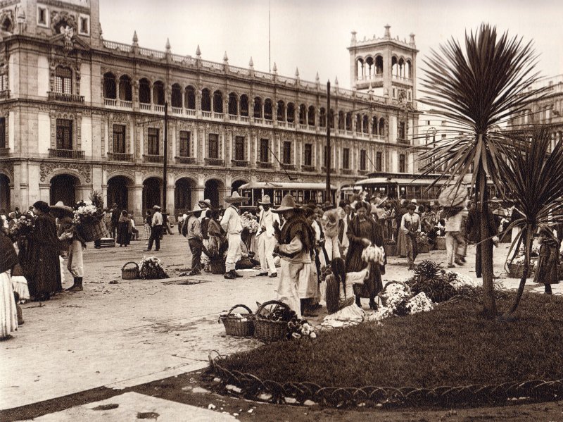 El Zócalo y el Ayuntamiento del Distrito Federal (circa 1920)