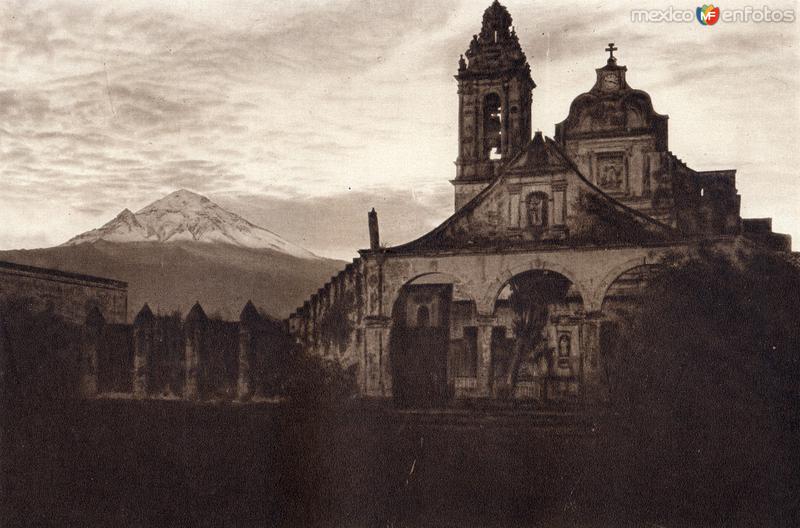 Ozumba con el Popocatépetl al fondo (circa 1920)