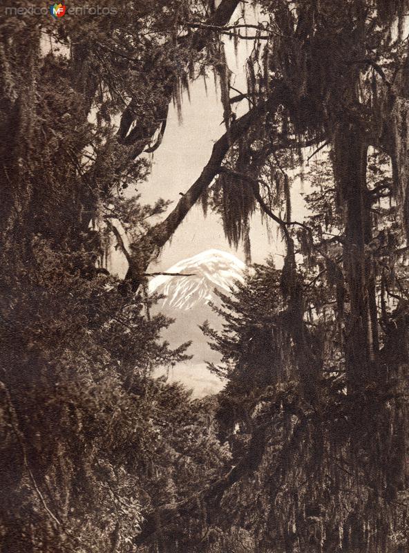 El Popocatépetl, desde el Sacromonte (circa 1920)