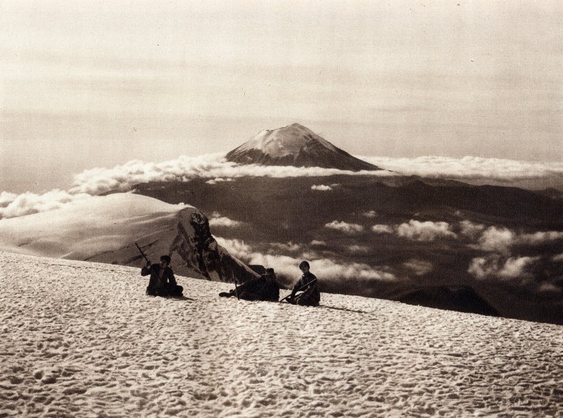 Volcán Popocatépetl, desde la cima del Iztaccíhuatl (circa 1920)