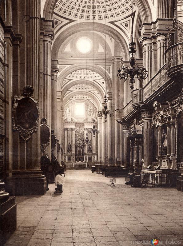 Interior de la Catedral de Puebla (circa 1920)