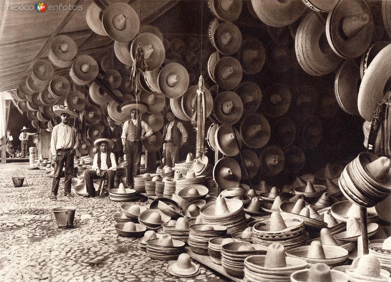 Sombrerería en el mercado del Volador (circa 1910)