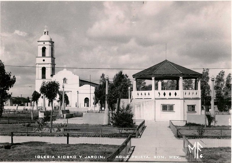 Iglesia y Kiosco