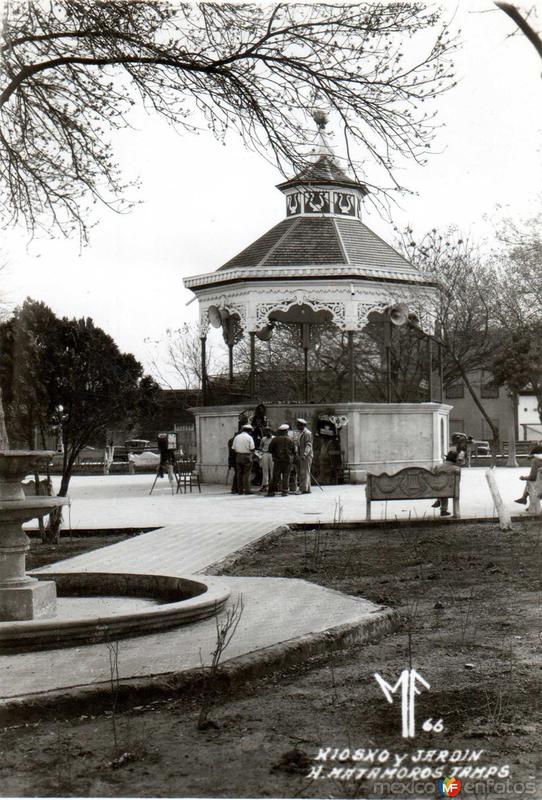 Kiosko y Jardin