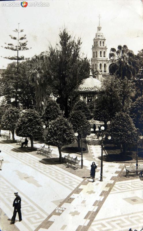 Kiosko y Jardin