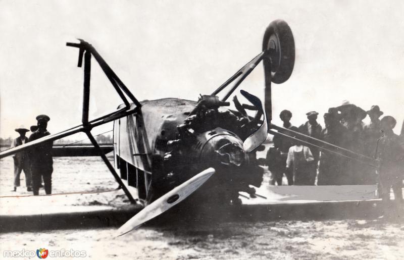 Accidente aéreo del piloto norteamericano Charles Lindbergh, en 1929 (foto 2)