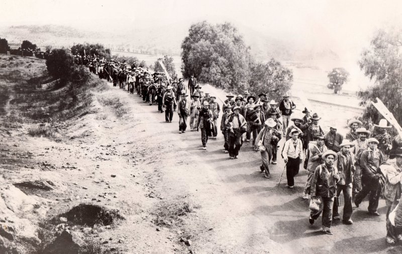 Marcha de mineros arribando a la ciudad de México procedentes de Guanajuato (1936)