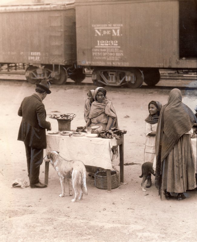 Vendedoras de comida en una estación del ferrocarril (1928)
