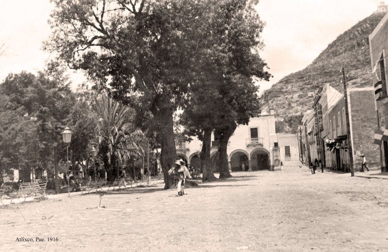 Atlixco, jardín principal, 1916