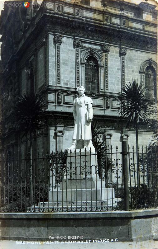 Monumento a Humbold Por HUGO BREHME