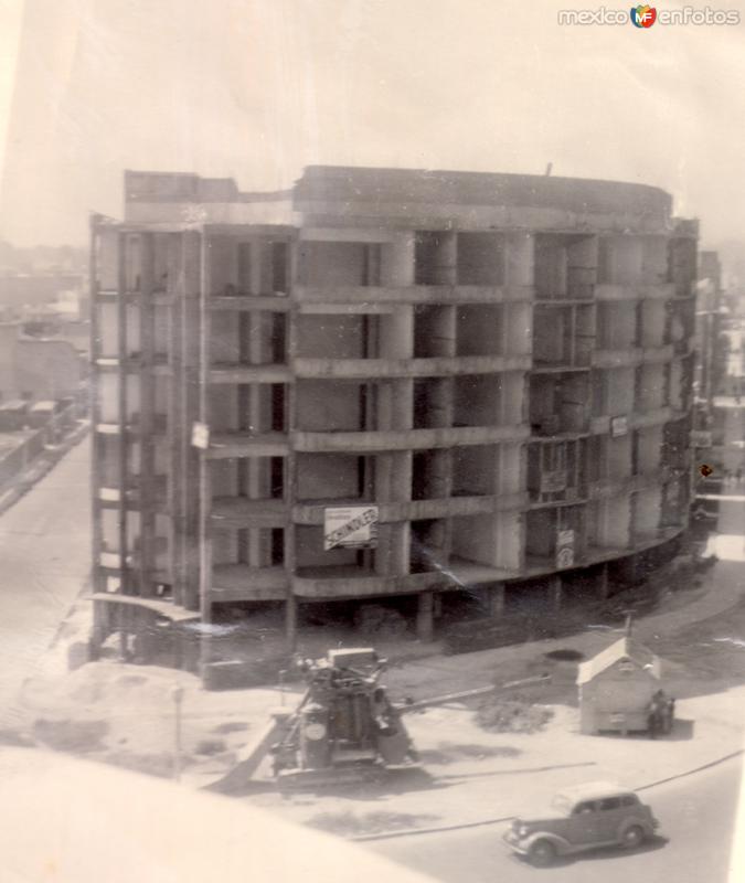 Construcción de un edificio (c. 1940)