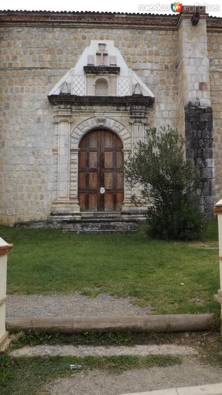 Portada lateral de la parroquia de San Mateo. Julio/2014