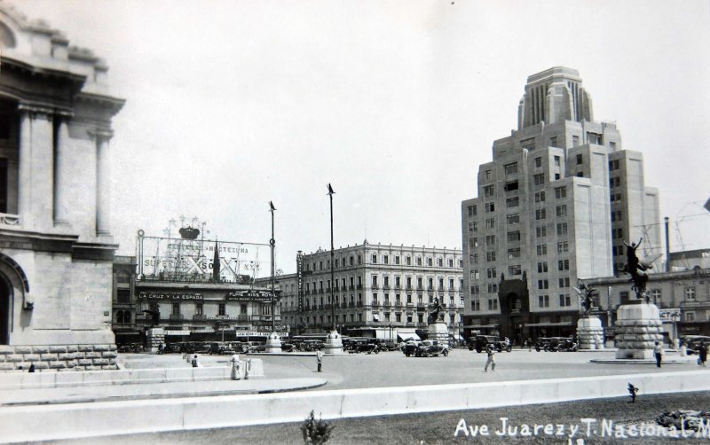 Avenida Juarez y teatro Nacional