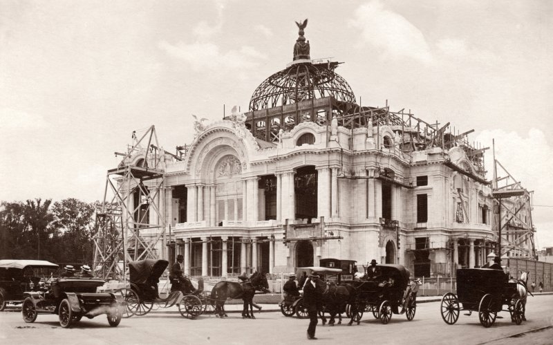 Palacio de Bellas Artes en construcción