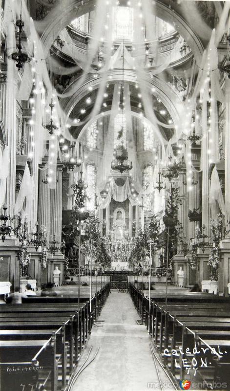 INTERIOR DE CATEDRAL