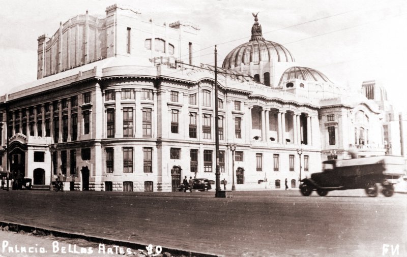 Vista anterior del Palacio de Bellas Artes
