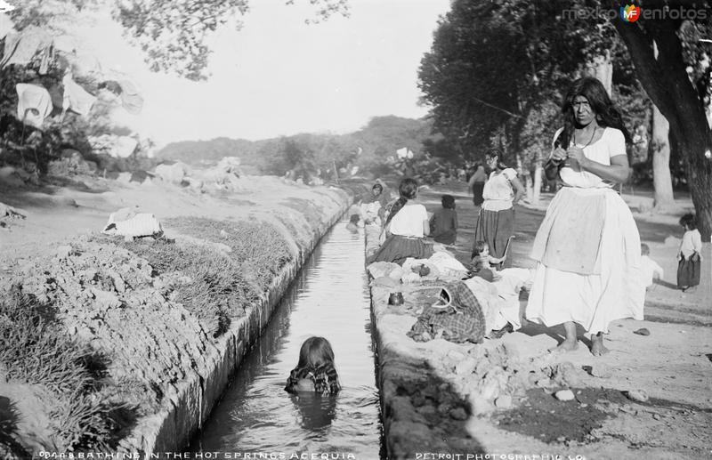 Baños de aguas termales III (por William Henry Jackson, c. 1888)