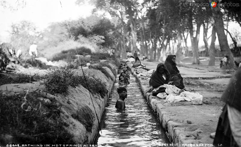 Baños de aguas termales IV (por William Henry Jackson, c. 1888)