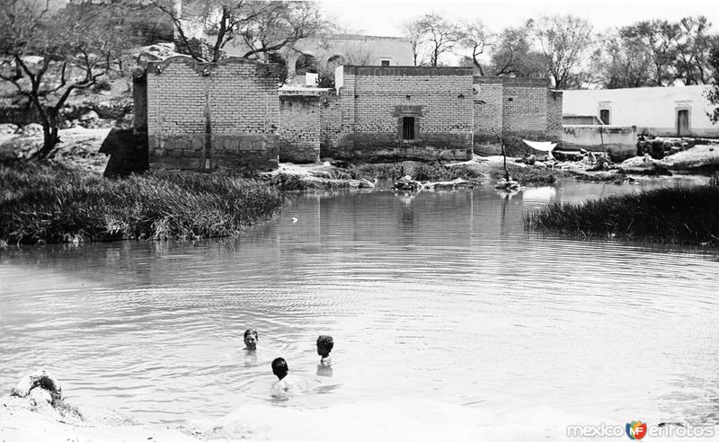 Baños de aguas termales VIII (por William Henry Jackson, c. 1888)