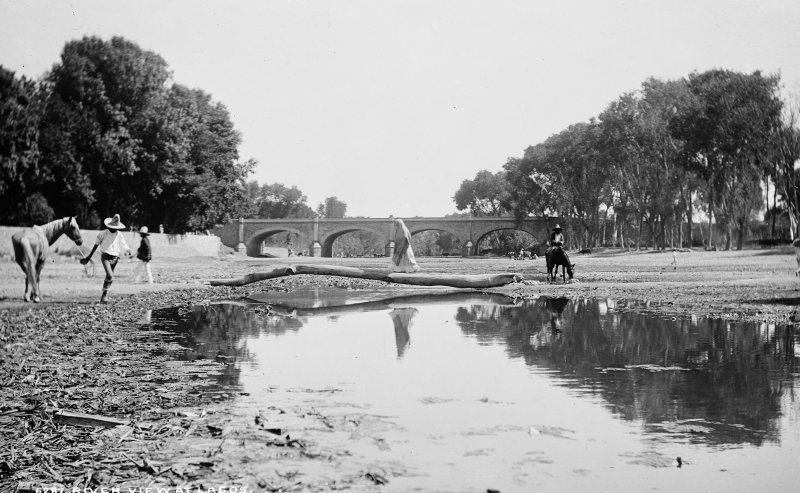 El río, cerca de Lagos (por William Henry Jackson, c. 1888)