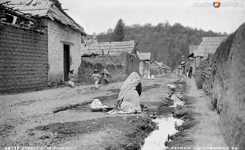 Una calle de Amecameca (por William Henry Jackson, c. 1887)