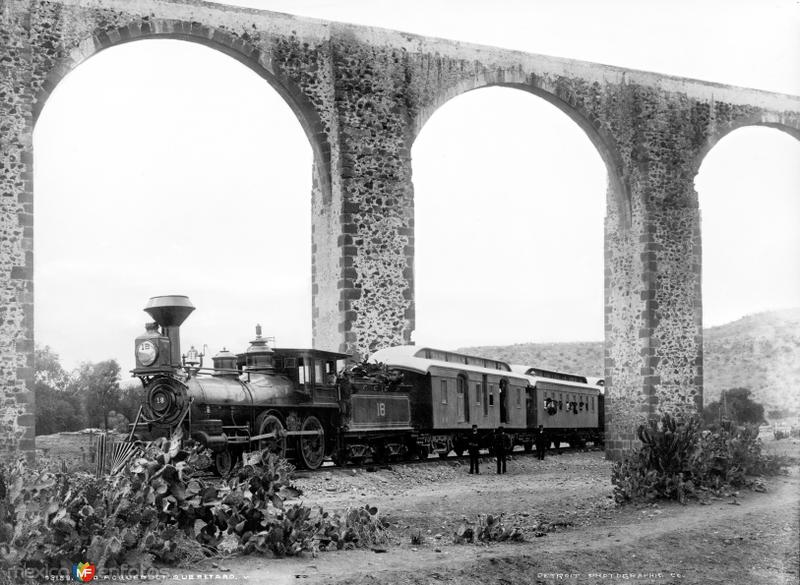 Acueducto de Querétaro y Ferrocarril Central Mexicano (por William Henry Jackson, 1891)